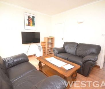 4 Bed - Pitcroft Avenue, Reading - Photo 2