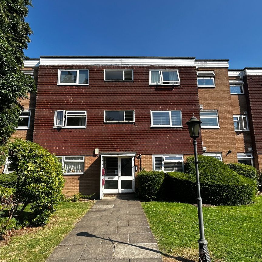 2 bed flat to rent in Tithe Court, Slough, SL3 - Photo 1