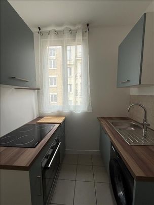 2 pièces - Meublé - 31 m² - 4ème étage - Colocation non autorisée - Photo 1
