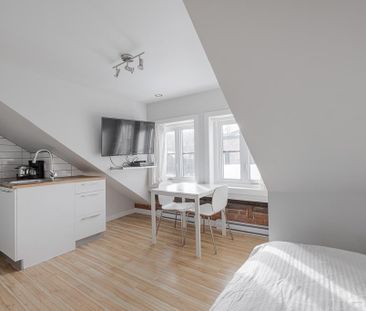Loft entièrement meublé en plein coeur du quartier St-Jean-Baptiste... - Photo 1