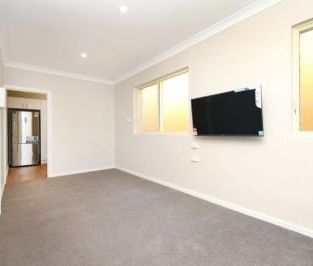 One Bedroom Unit in Heart of Hamilton! - Photo 3