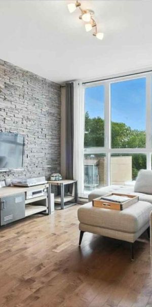 Magnifique 4 1/2 Condo Semi-Meublé avec Terrasse sur le Toit et Vue sur le Mont-Royal – Ahuntsic-Cartierville - Photo 1