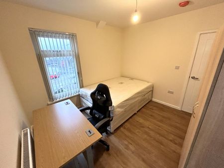 1 bedroom in a house share to rent - Photo 3