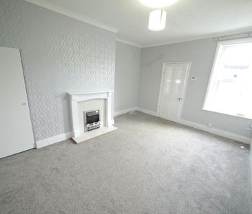 3 bedroom flat to rent - Photo 3
