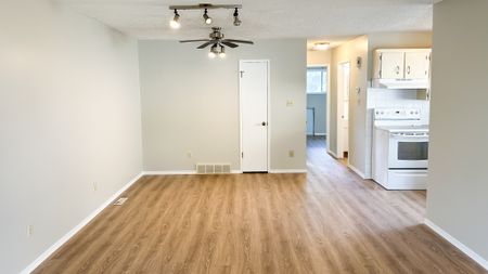 Main Floor Bowness Duplex: Utilities Included. - Photo 3