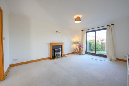 4 bedroom detached house to rent - Photo 3