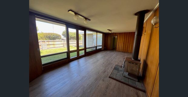 Spacious Four Bedroom Home! - Photo 1