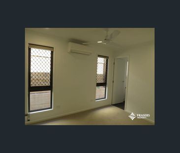 Modern family home in Loganlea - Photo 1