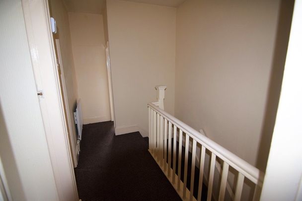 To Let 1 Bed Flat - Photo 1