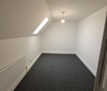 1 bedroom in a flat share to rent - Photo 4