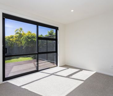 Modern 4-Bedroom Home for Rent in North New Brighton - Photo 6