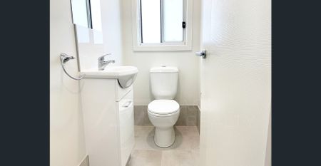 STUNNING FOUR BEDROOM HOME ON A CORNER BLOCK FOR LEASE - Photo 3