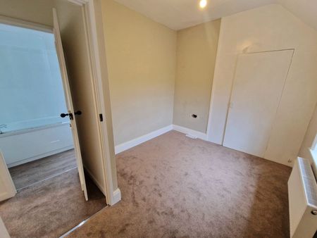 3 bedroom semi-detached house to rent - Photo 3