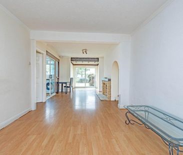 3 bedroom end of terrace house to rent - Photo 3