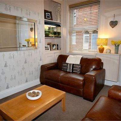 2 bedroom terraced house to rent - Photo 1