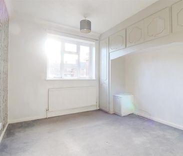 2 Bedroom Flat / Apartment to let - Photo 4