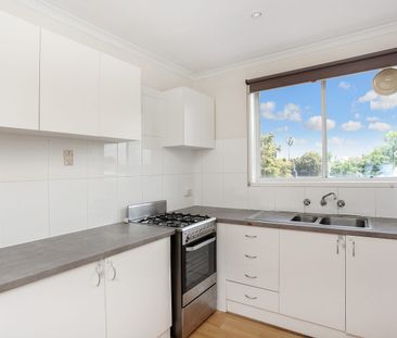 Bright Abode in Beautiful South Yarra - Photo 2