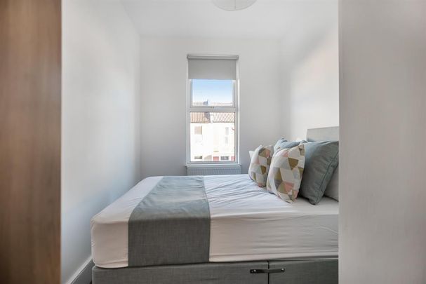 6 bedroom house to rent - Photo 1