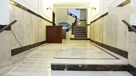 Room in a shared 10-bedroom apartment for rent in El Putget i Farró, bills included, professionals only - Photo 3