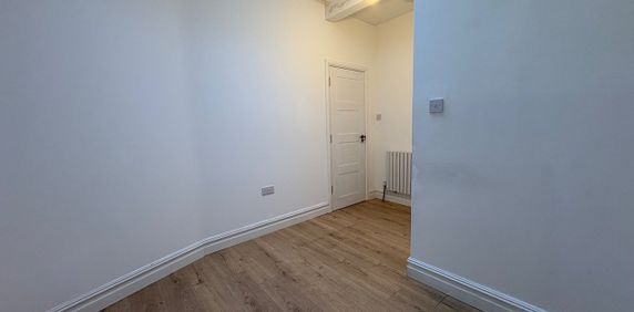 Room in a Shared Flat, Stoke Newington High Street, N16 - Photo 2