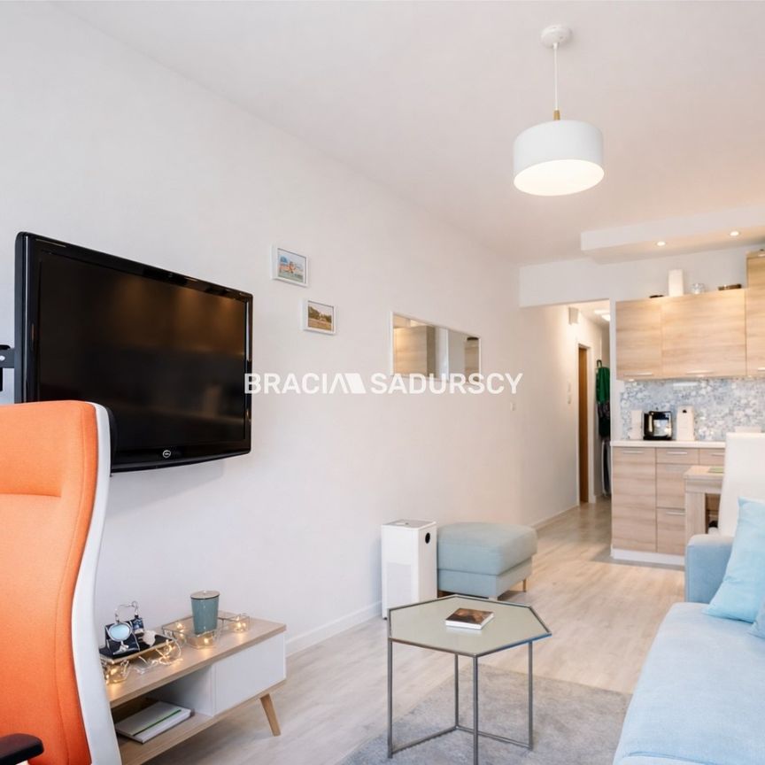 GUSTOWNA, PRZYTULNA KAWALERKA W NOWEJ HUCIE - Zdjęcie 1