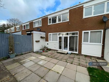 4 bedroom semi-detached house to rent - Photo 5