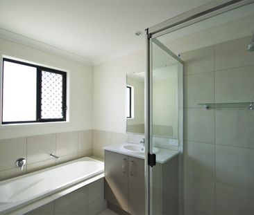 Immaculate Living Nestled in the Peregian Springs Ridges Estate - Photo 2