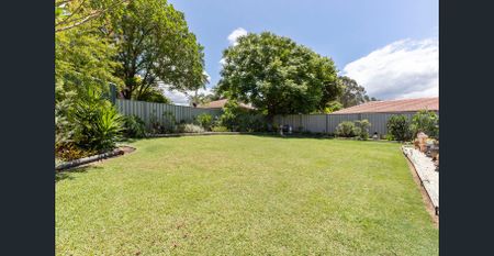 Beautifully Renovated Family Home in a Quiet, Peaceful Street - Photo 5