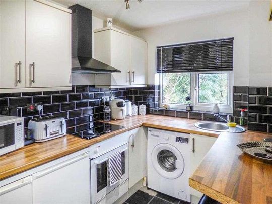 Waterside Mead, Canvey Island, SS8 - Photo 1