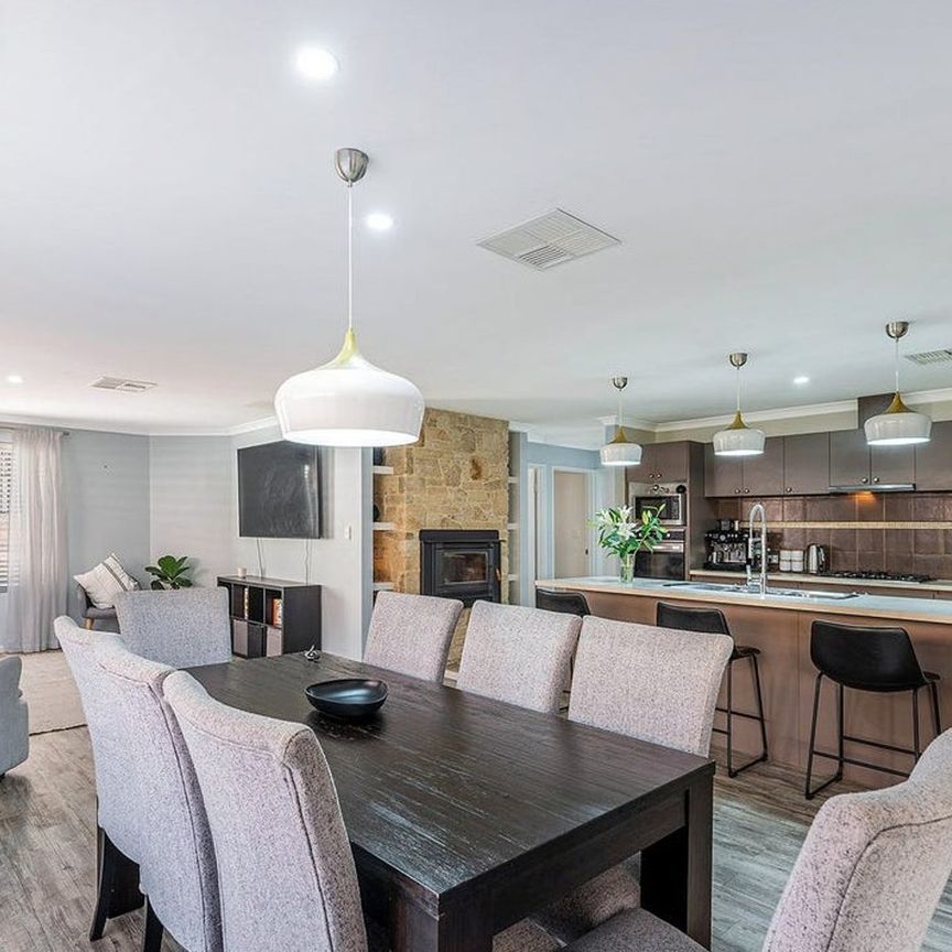 Impressive Hampton inspired home !! - Photo 1