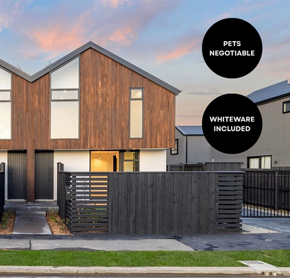 Edgeware Modern Comfort – 2 Bed / 2 Bath Townhouse - Photo 1