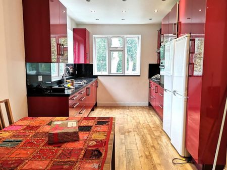 4 bedroom flat to rent - Photo 4