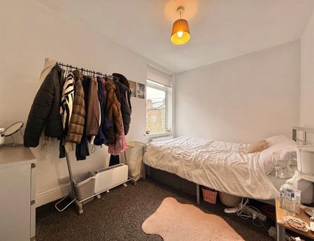 4 Bedroom Terraced To Let - Photo 4