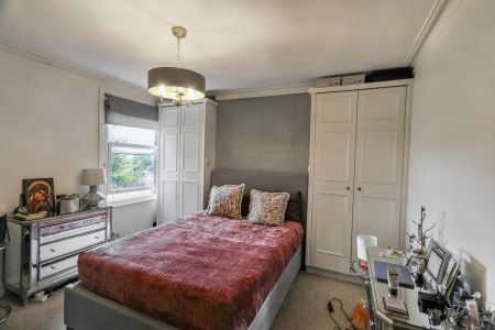 Ellerton Road, Surbiton, KT6 - Photo 2