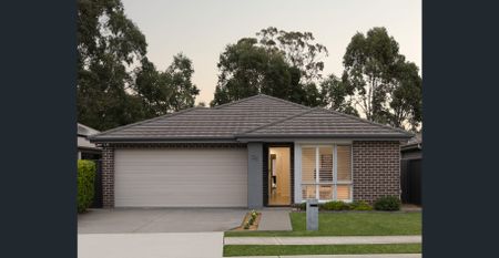 Elegant Family Living in a Tranquil Suburb - Photo 3