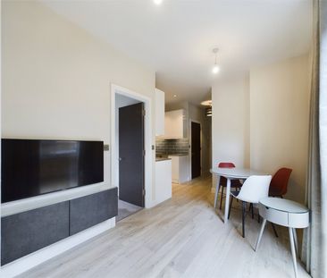 1 bedroom Flat in Clivemont Road, Maidenhead - Photo 3