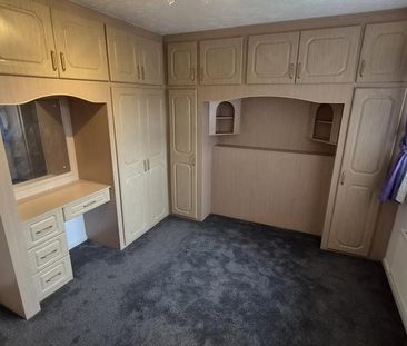 4 bedroom detached house to rent - Photo 3