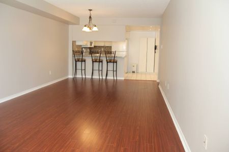 For Lease - 175 Cedar Avenue Unit# 214, Richmond Hill, Ontario - Photo 2