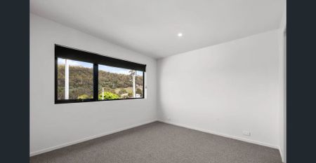 Stunning 2022 Custom-Built Home with Views, Energy Efficiency & Modern Living - Photo 4