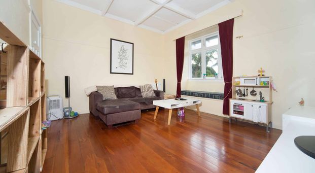 GREY LYNN CUTIE - Photo 1