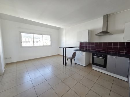 Location Appartement 3 pièces 105m² ST DENIS 97400 - Photo 5
