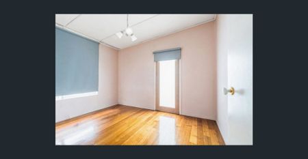 Lifestyle and location focus. - Photo 2