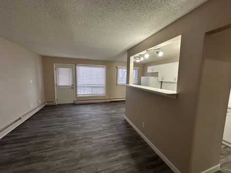 2 Bedroom for rent on 2nd floor in Riverside Meadows! - Photo 5