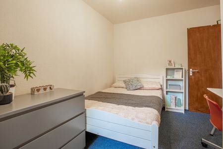 5 Bed Terraced House, Whitham Road, S10 - Photo 4