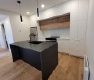 Magnifique condo de 2 chambres, offert en location semi-meublée ! - Photo 5