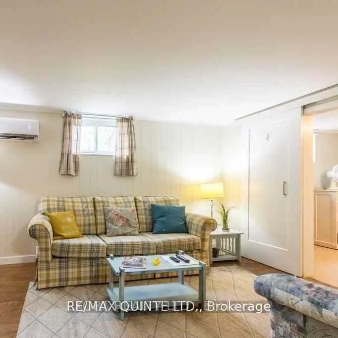 239 Dundas Street W #lower - Photo 1