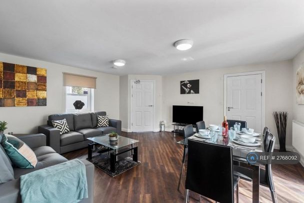 8 bedroom terraced house to rent - Photo 1