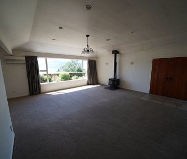 Large lake view home with sleep out. - Photo 6