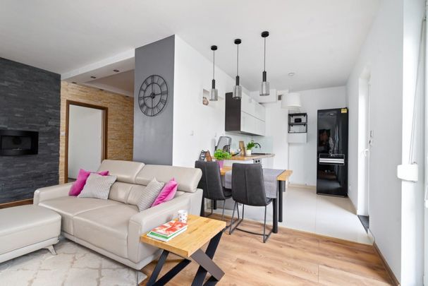 Ładnie urządzone mieszkanie z ogródkiem i tarasem 48.01 m² - Фото 1