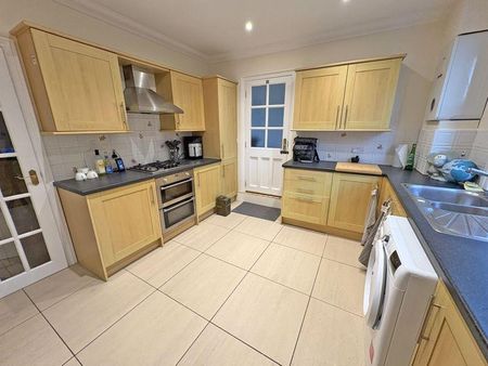3 bedroom terraced house to rent - Photo 5